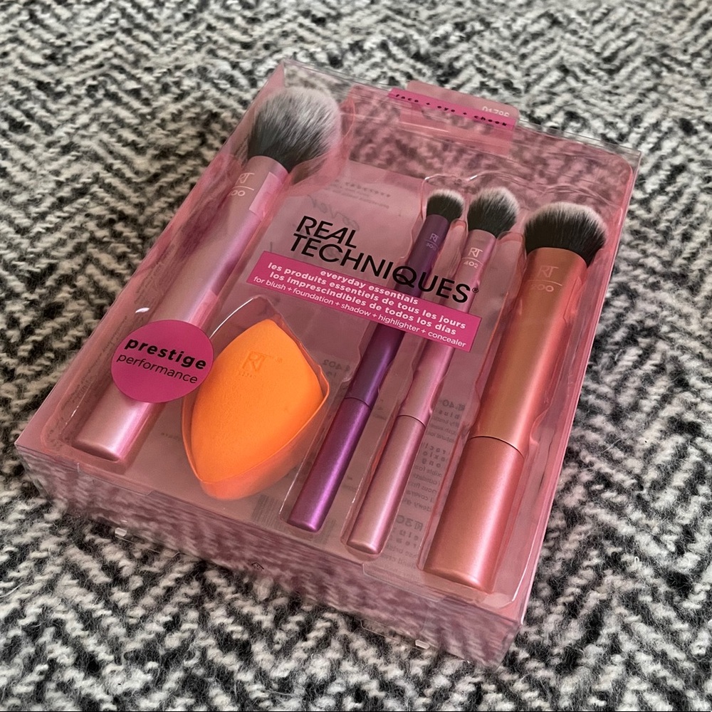 Real Techniques brushes everyday essentials set